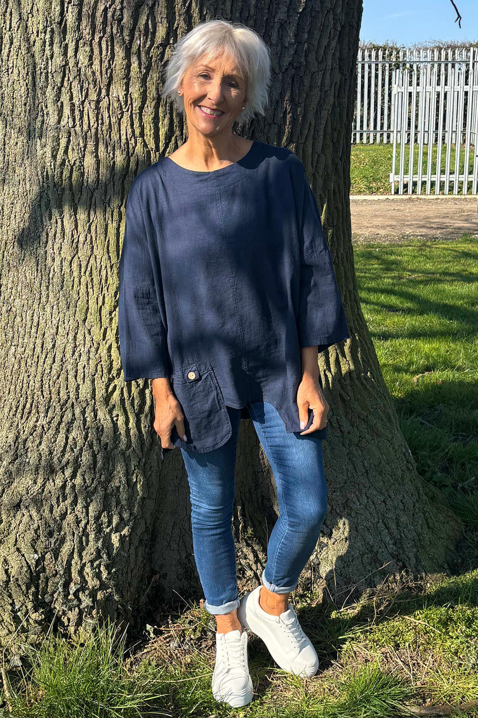 Daisy Linen Top Navy