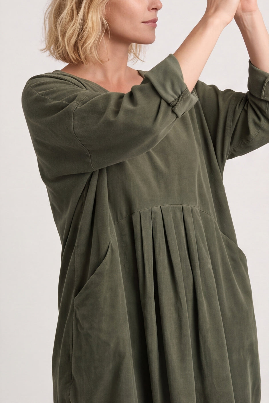 Dinah V-Neck Needlecord Dress Khaki