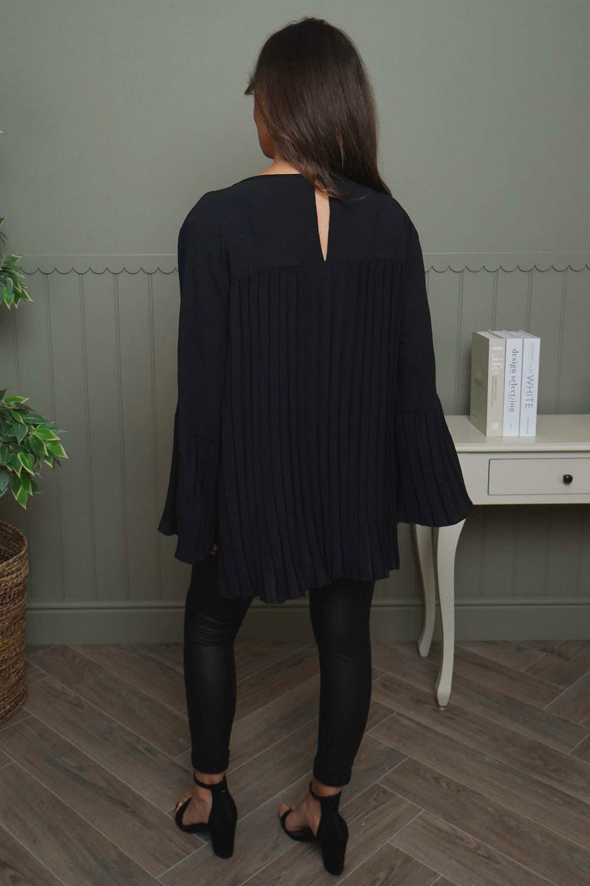 Wynne Pleated Top Black