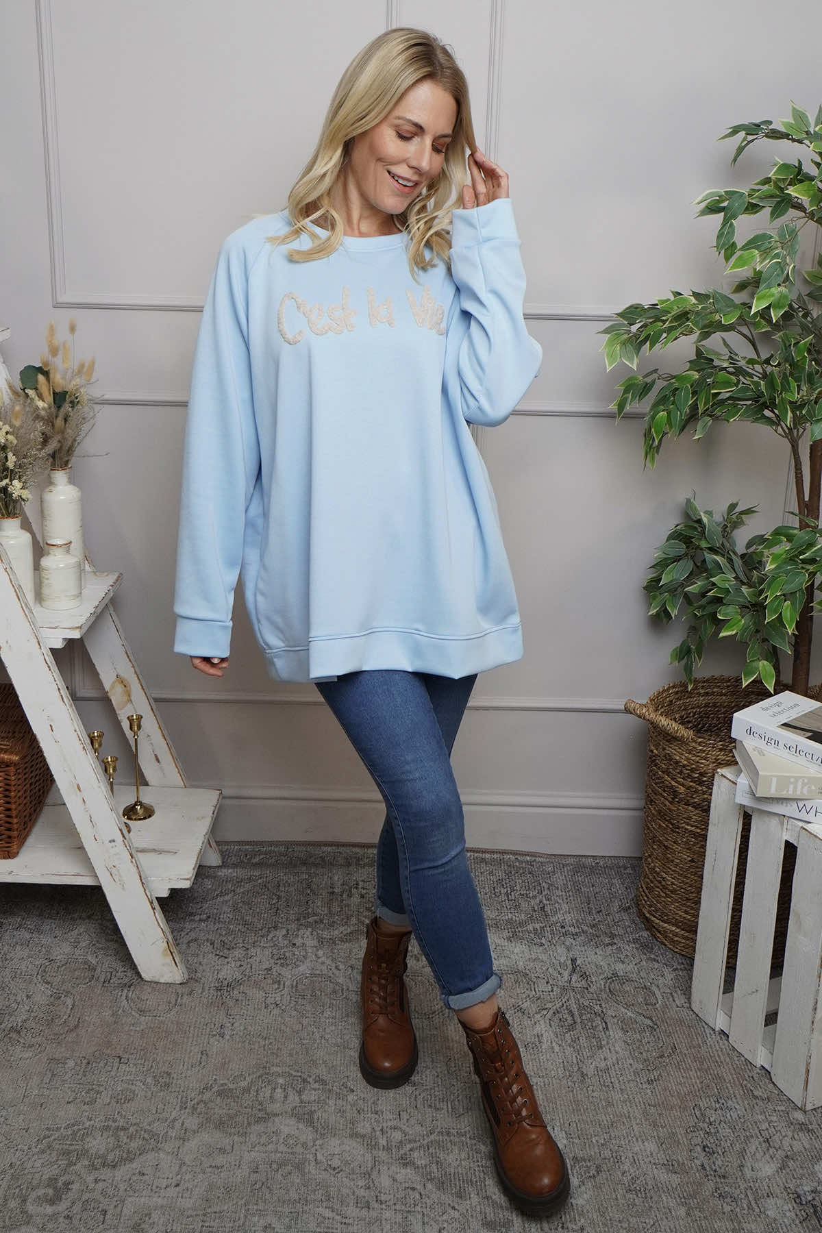 C'est La Vie Sweatshirt Light Blue