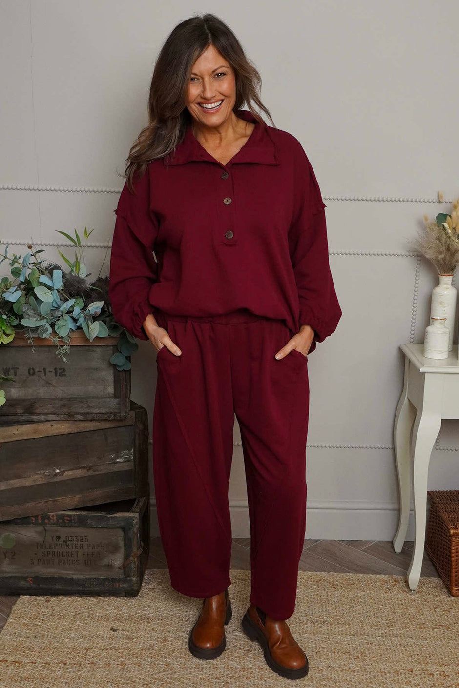 Yasmina Cropped Cotton Trousers Wine