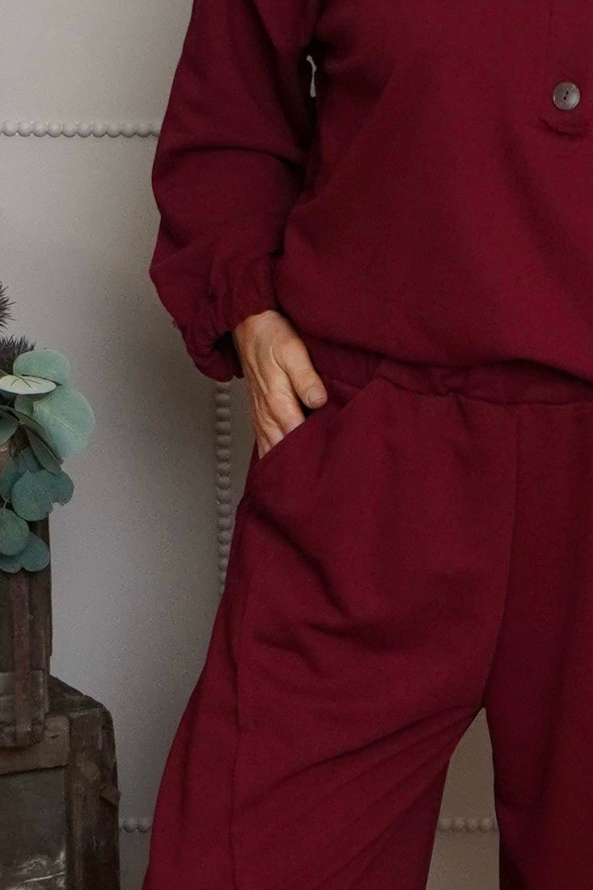 Yasmina Cropped Cotton Trousers Wine