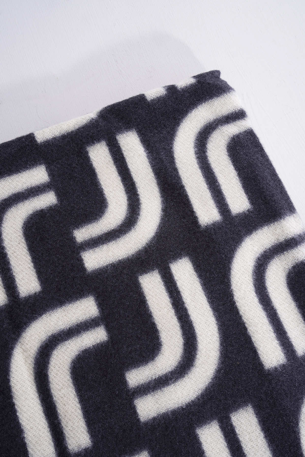 Serena Scarf Black
