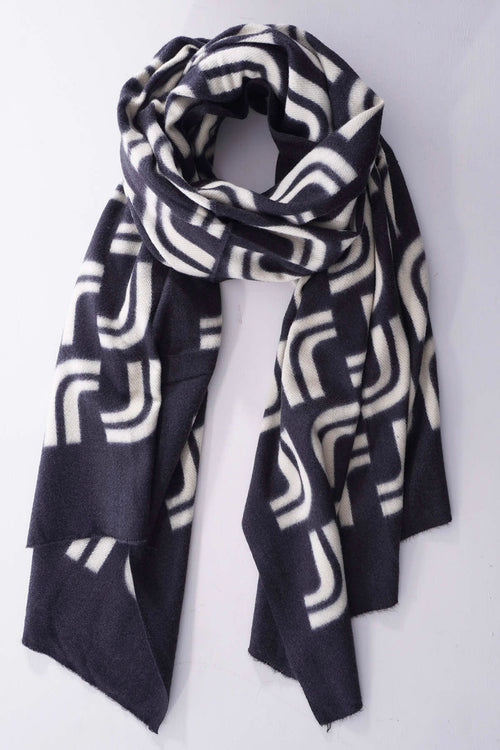 Serena Scarf Black - Image 1