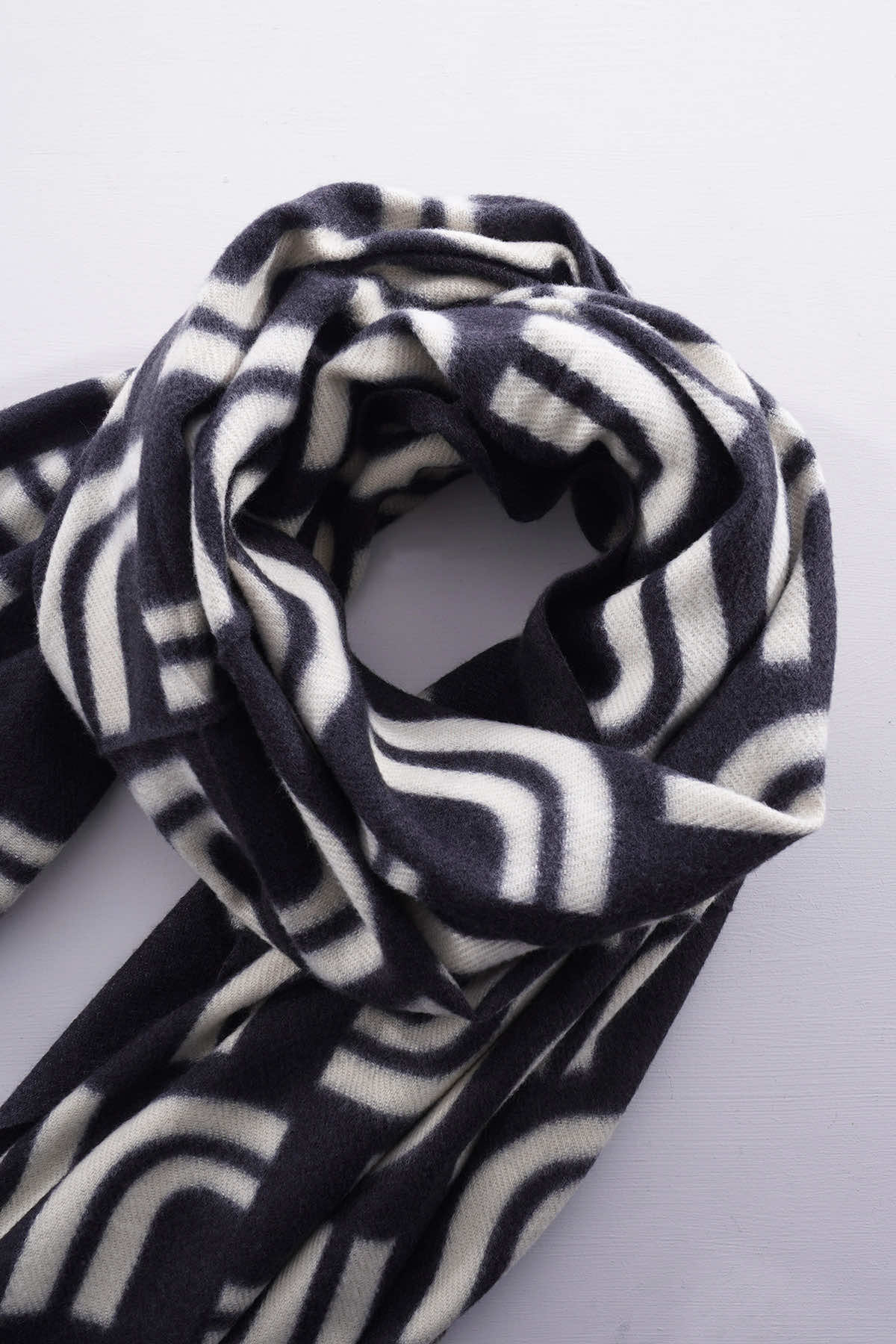 Serena Scarf Black