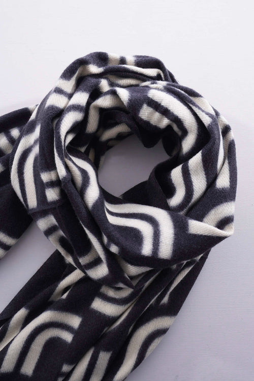 Serena Scarf Black - Image 2