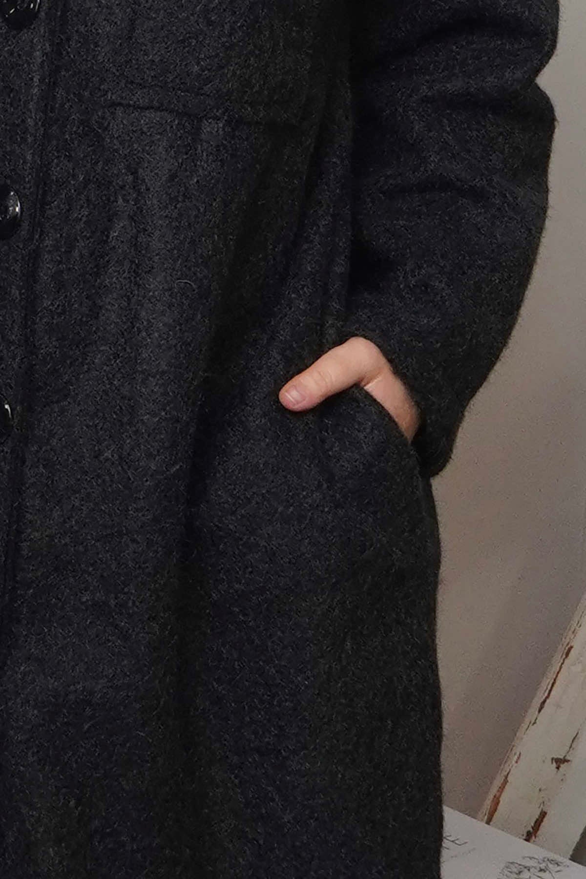 Chrysanta Coat Black