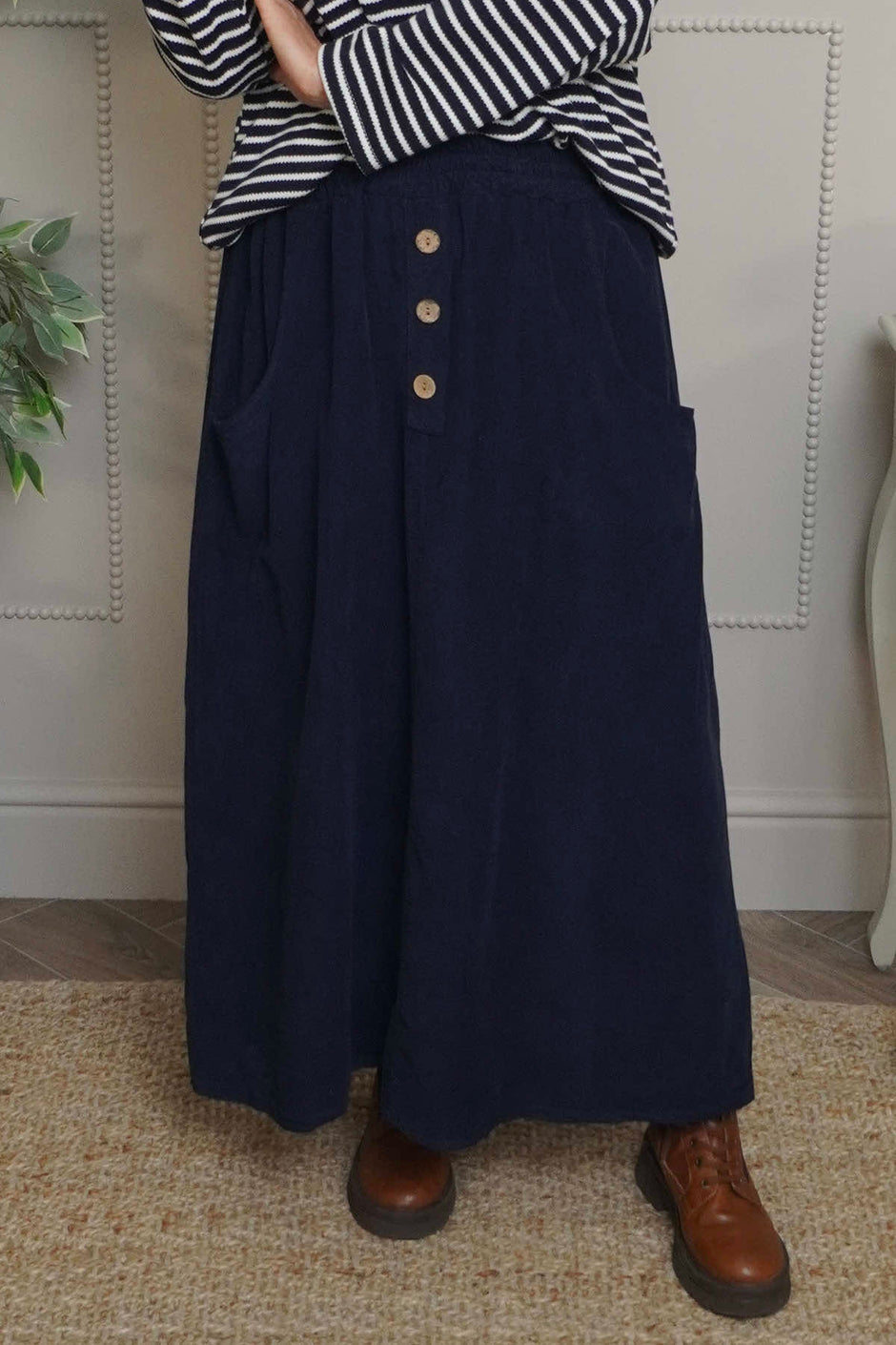 Zinnia Needlecord Skirt Navy