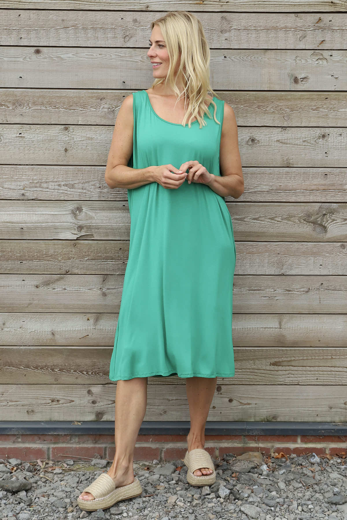 Brinda Sleeveless Dress Emerald