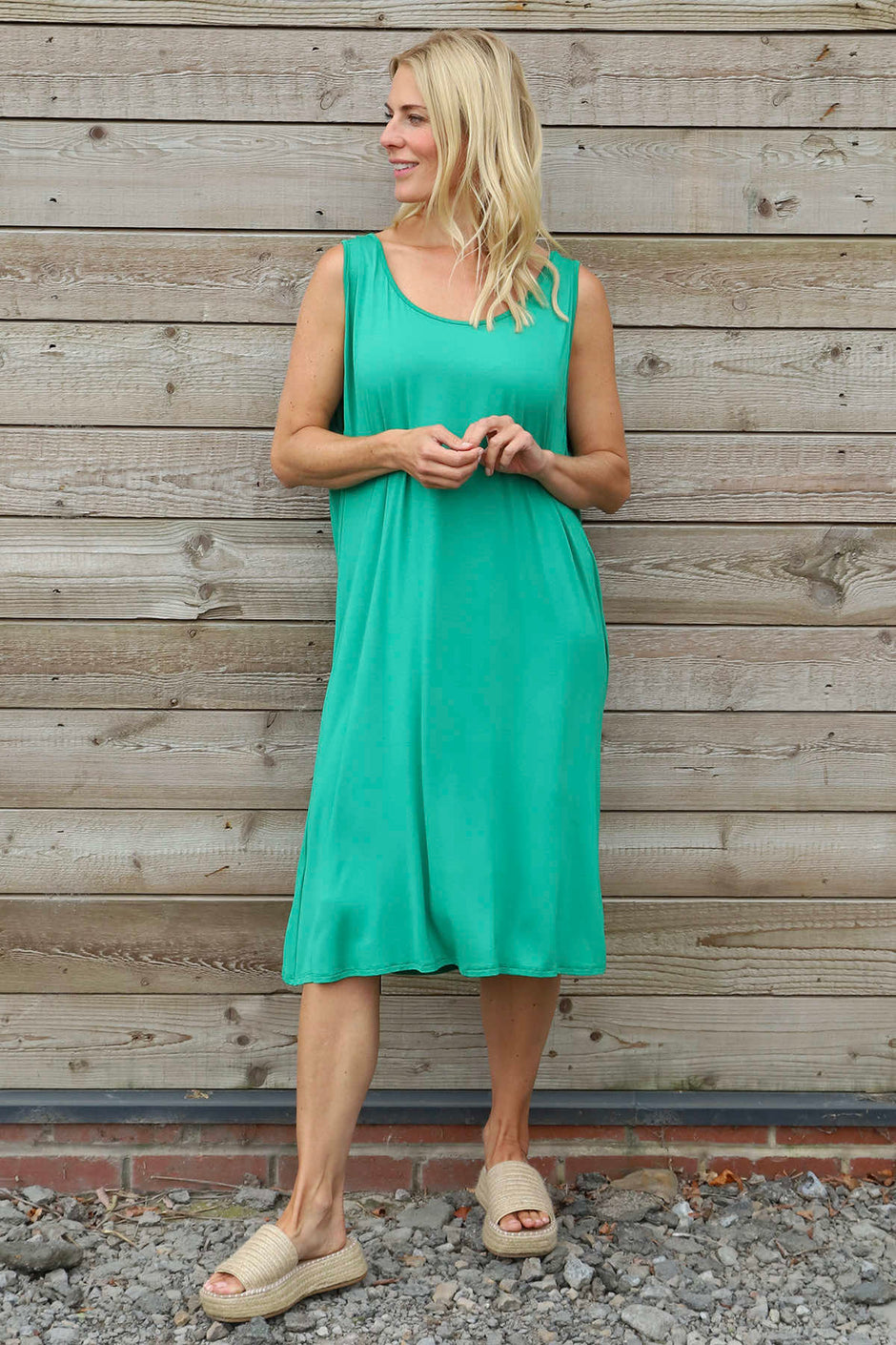 Brinda Sleeveless Dress Emerald
