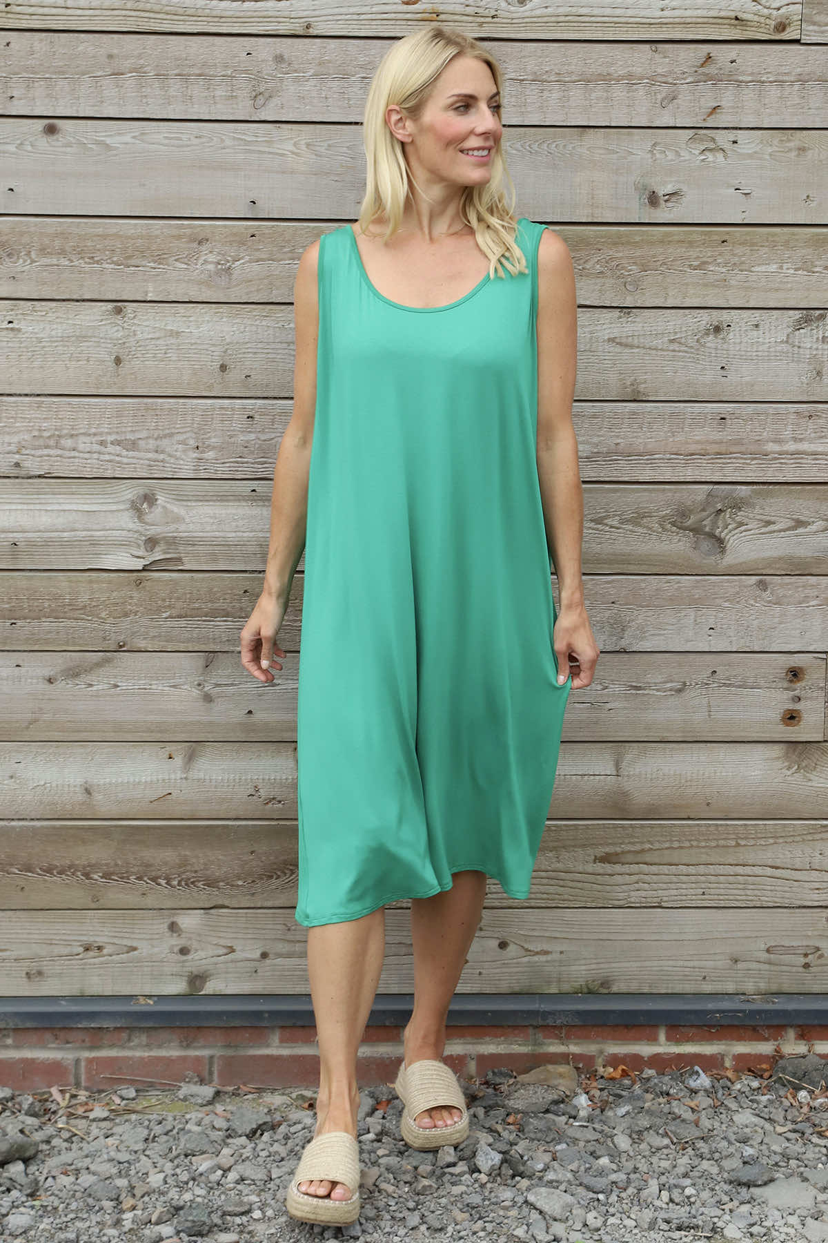 Brinda Sleeveless Dress Emerald