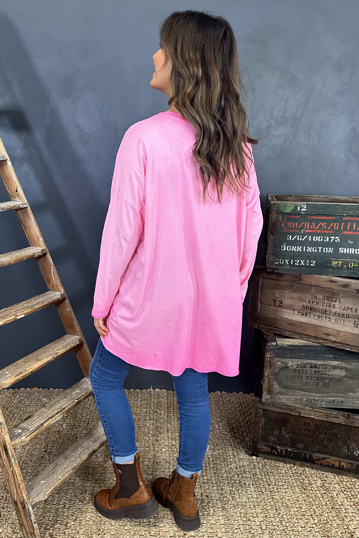 Jessy Dipped Hem Washed Top Fuchsia