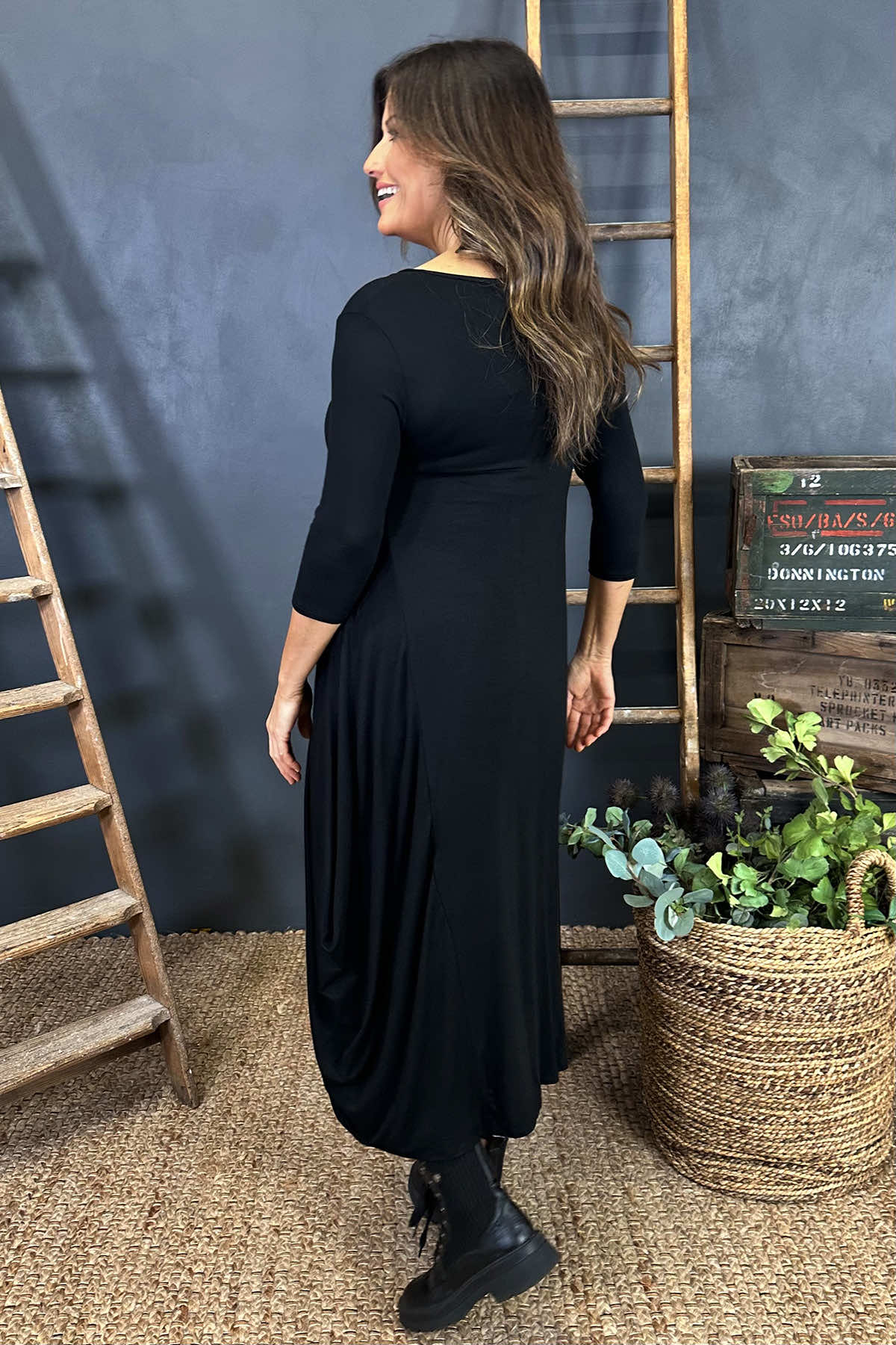 Boswin Seam Dress Black