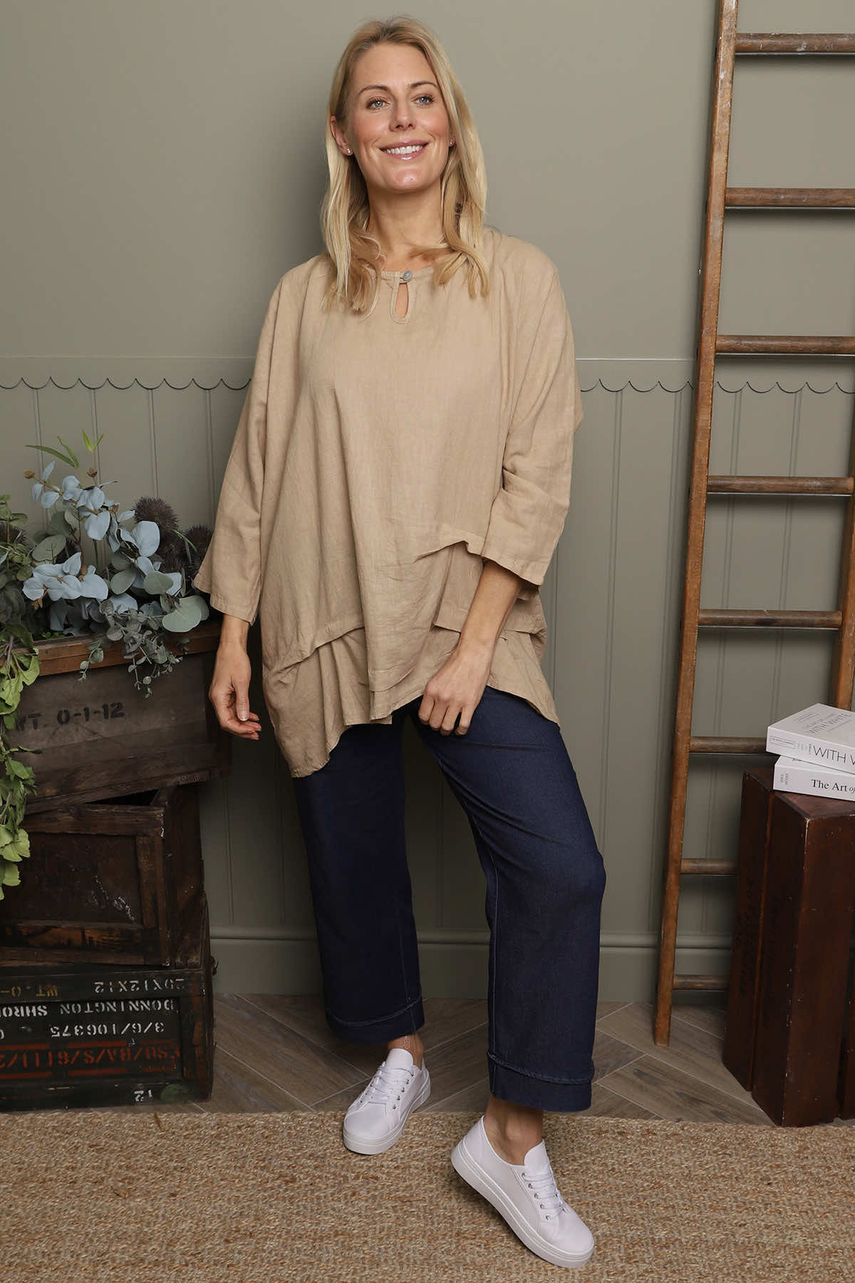 Loriella Keyhole Linen Top Camel