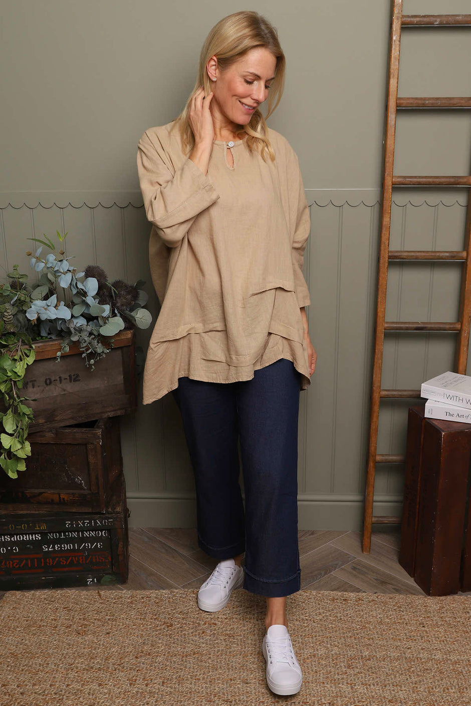 Loriella Keyhole Linen Top Camel