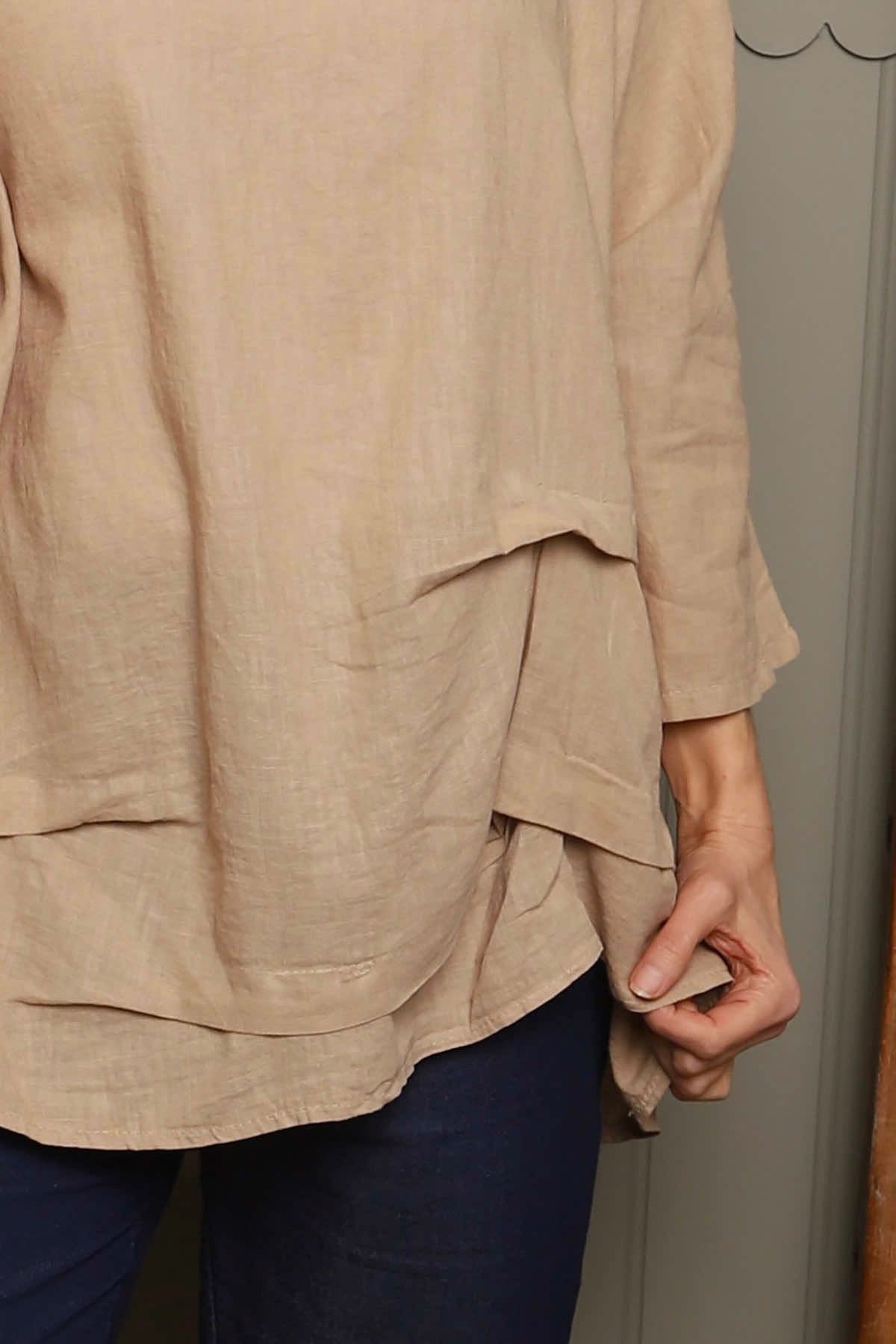 Loriella Keyhole Linen Top Camel
