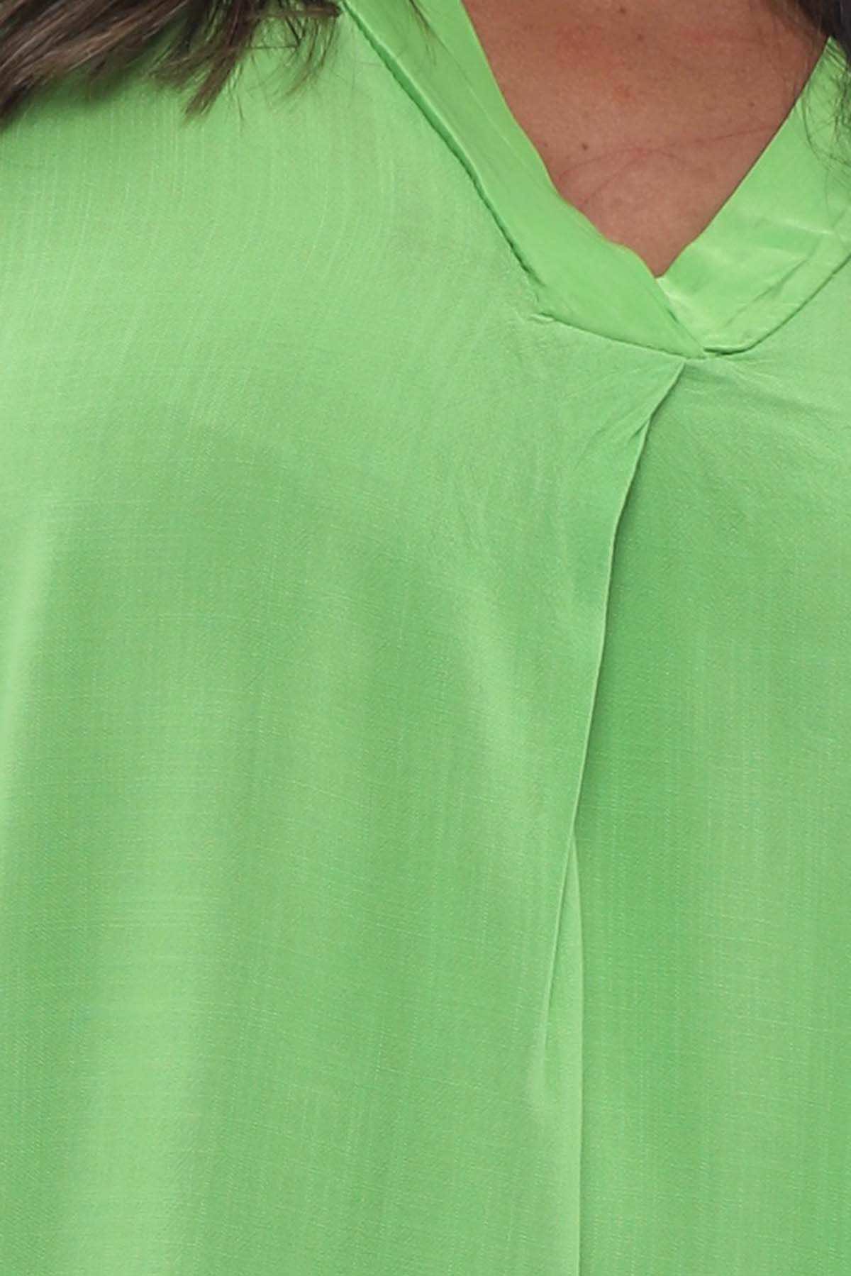 Aleni V-Neck Sleeveless Top Green