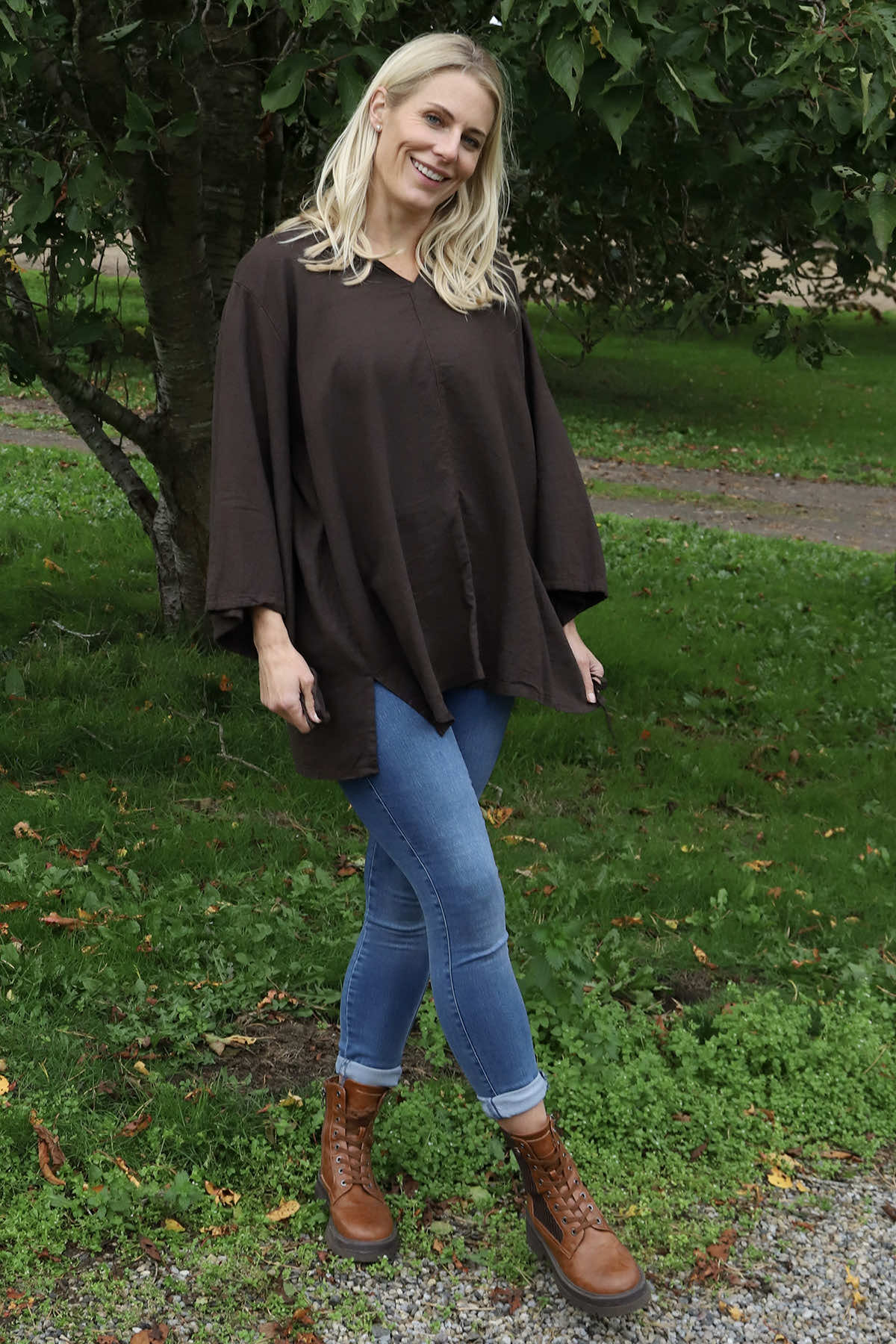 Nulvi V-Neck Linen Top Cocoa