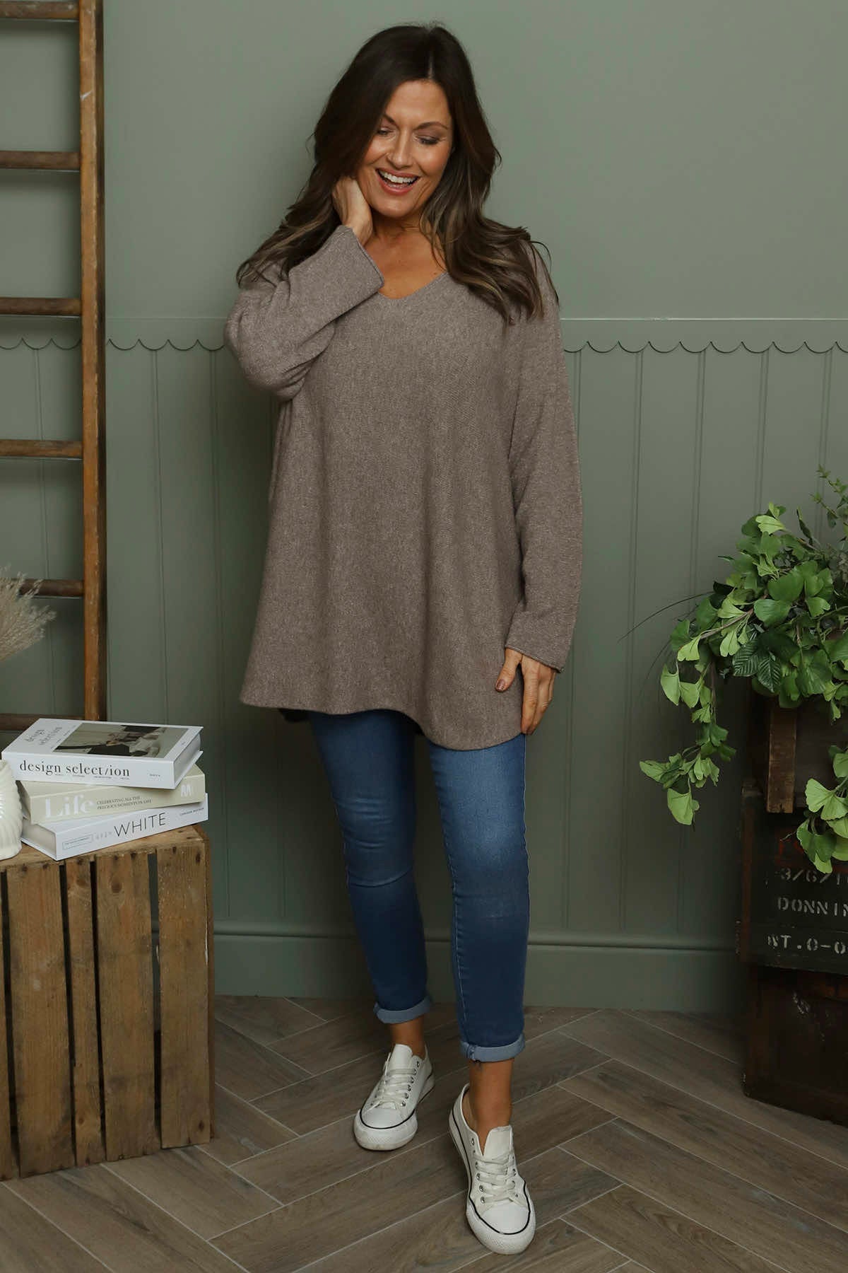 Lynna V-Neck Jumper Mocha