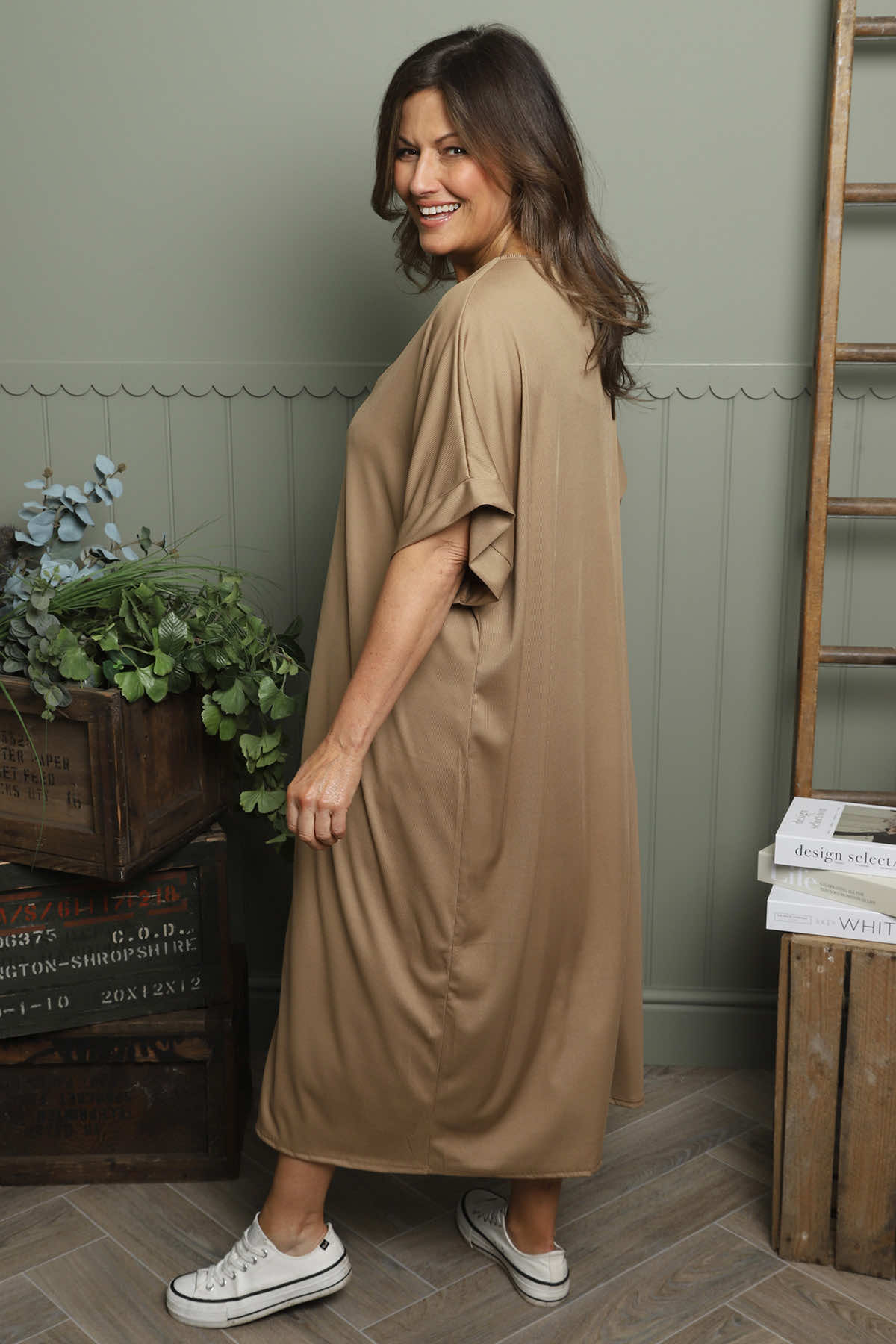 Frieda V-Neck Ribbed Dress Camel