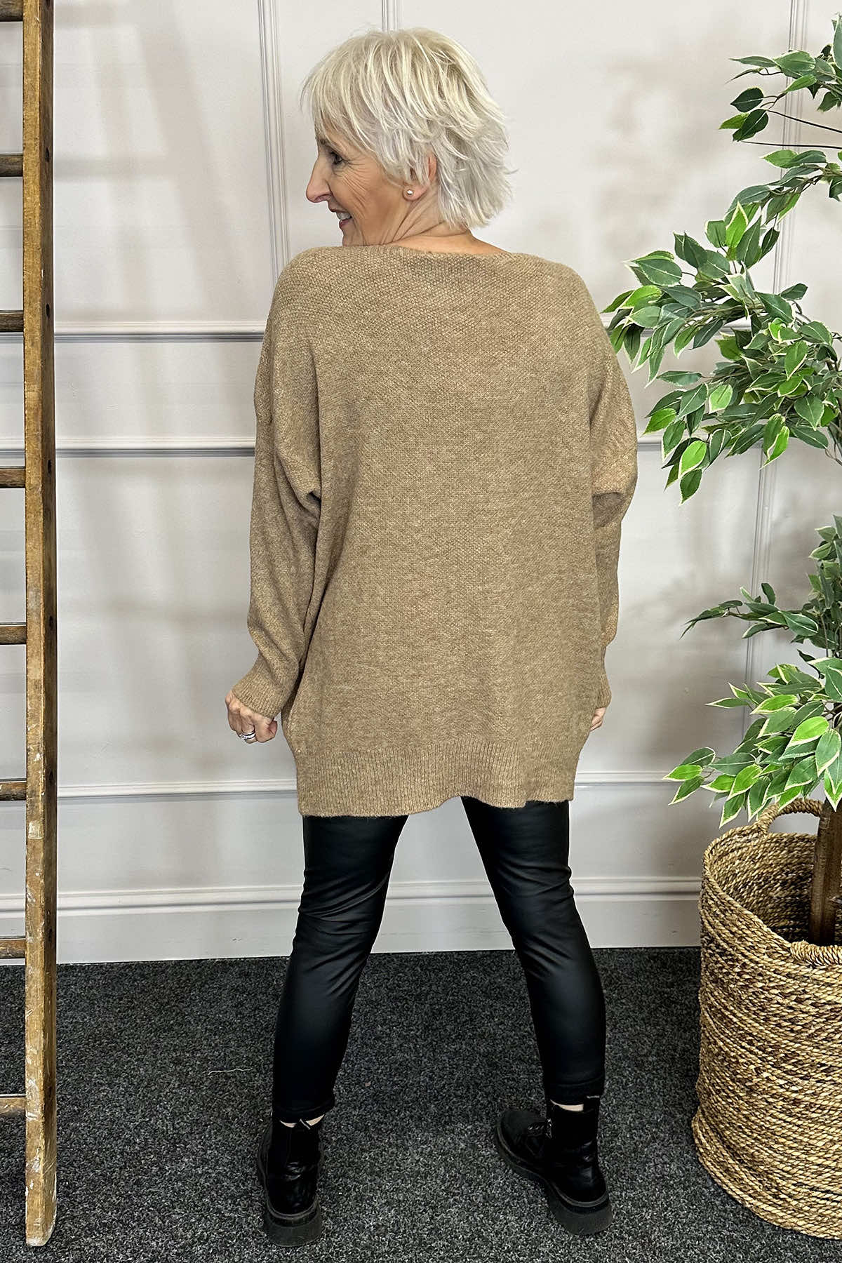 Lavinia V-neck Jumper Camel