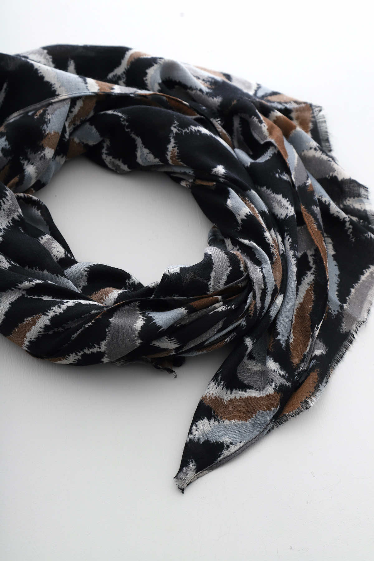 Edie Scarf Black