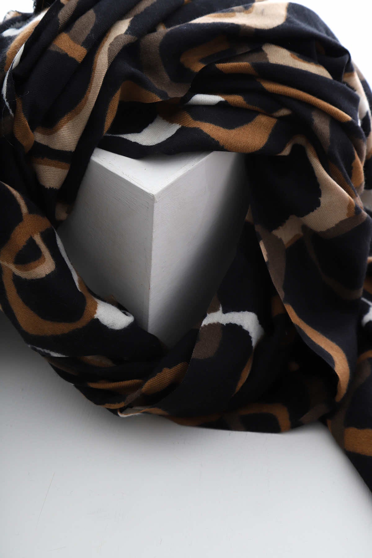 Jasmin Scarf Black