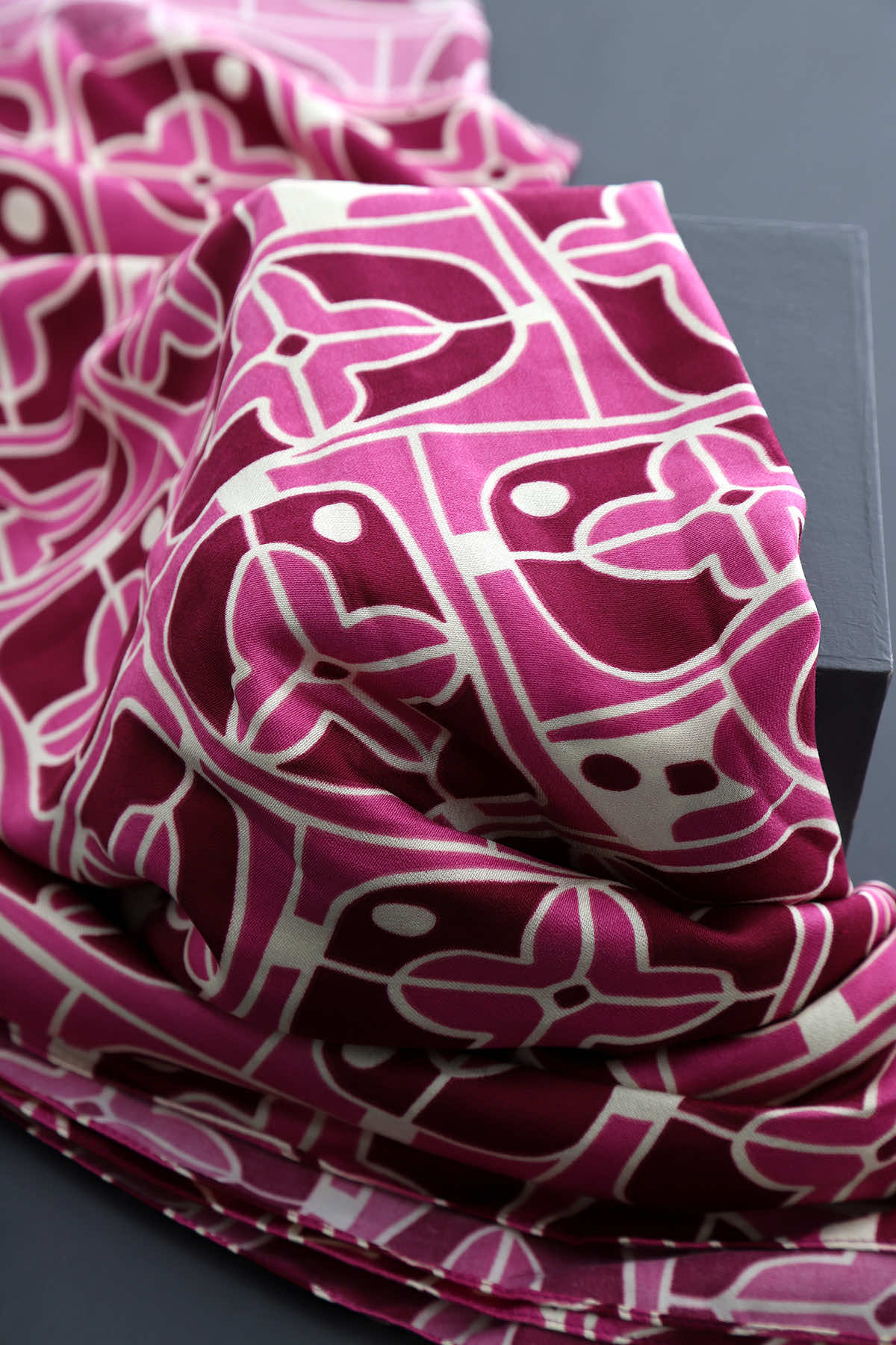 Linda Scarf Fuchsia