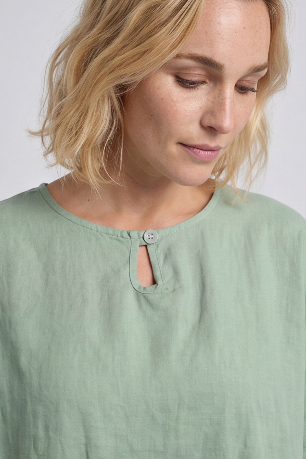 Loriella Keyhole Linen Top Green