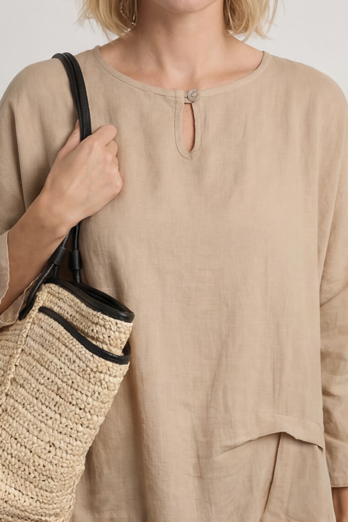 Loriella Keyhole Linen Top Camel