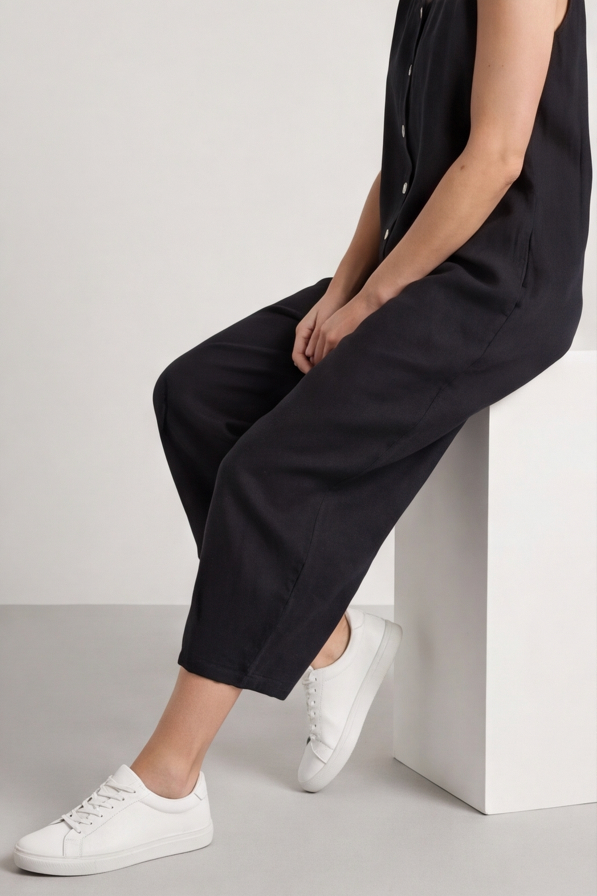 Margot Sleeveless Linen Jumpsuit Black