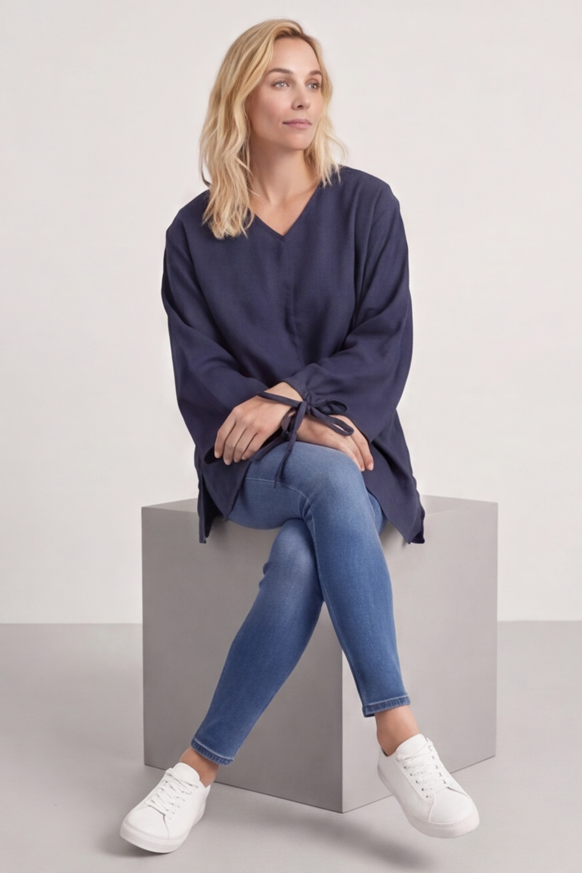 Nulvi V-Neck Linen Top Navy