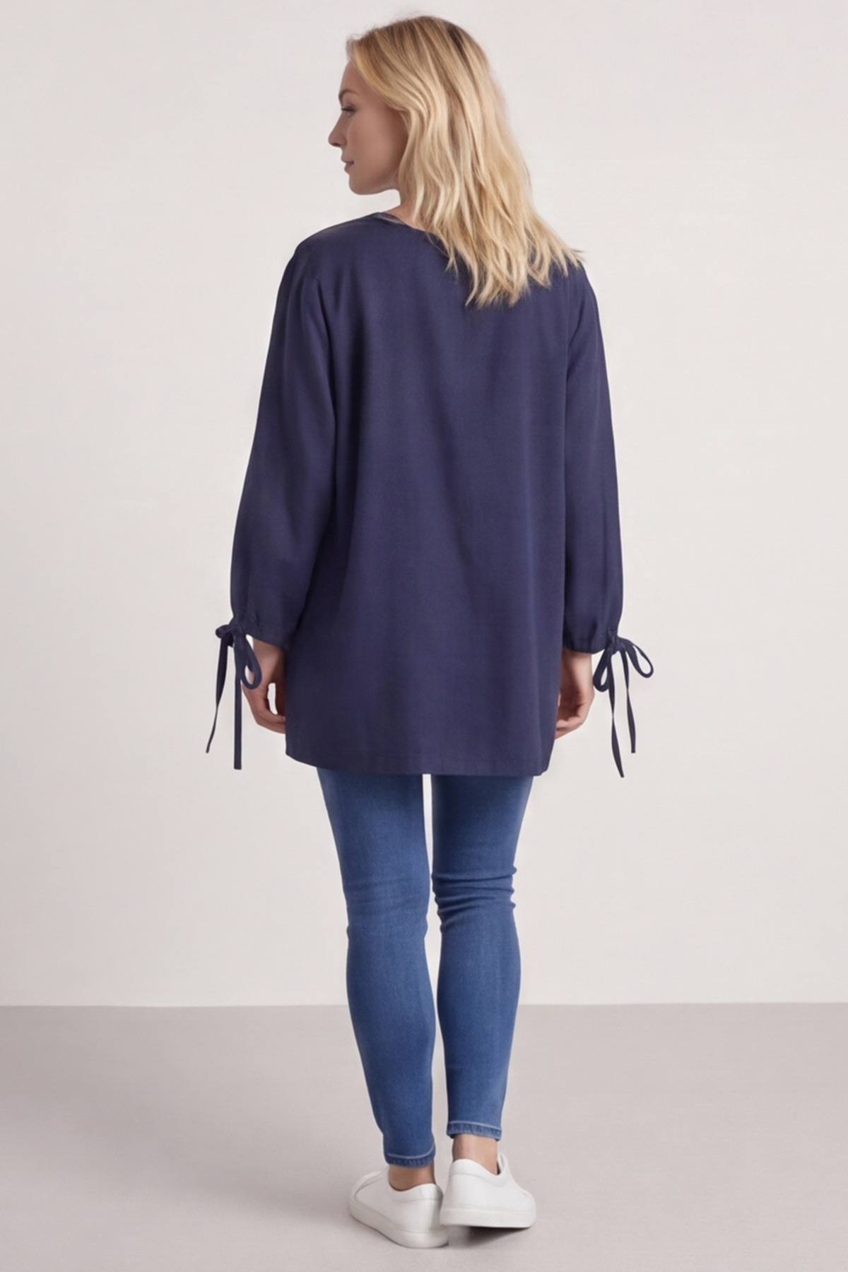 Nulvi V-Neck Linen Top Navy