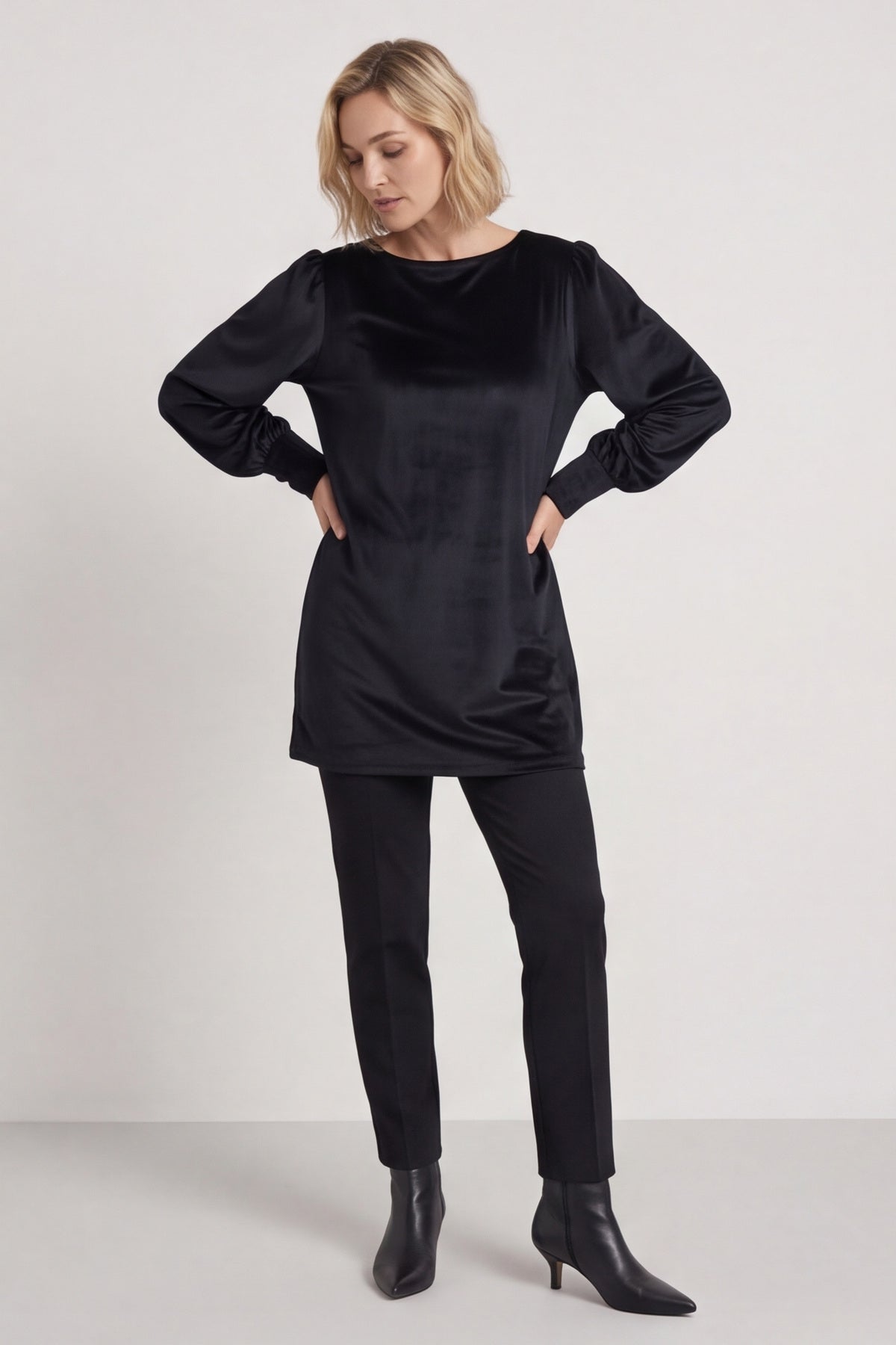 Zannah Button Back Tunic Black – image 1 of 6