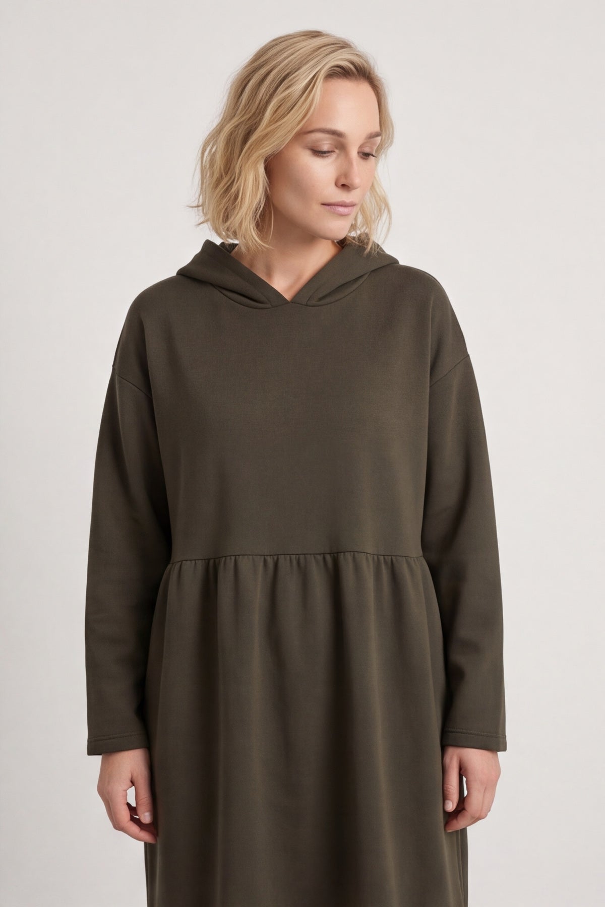 Saskia Hooded Dress Khaki – image 3 of 6