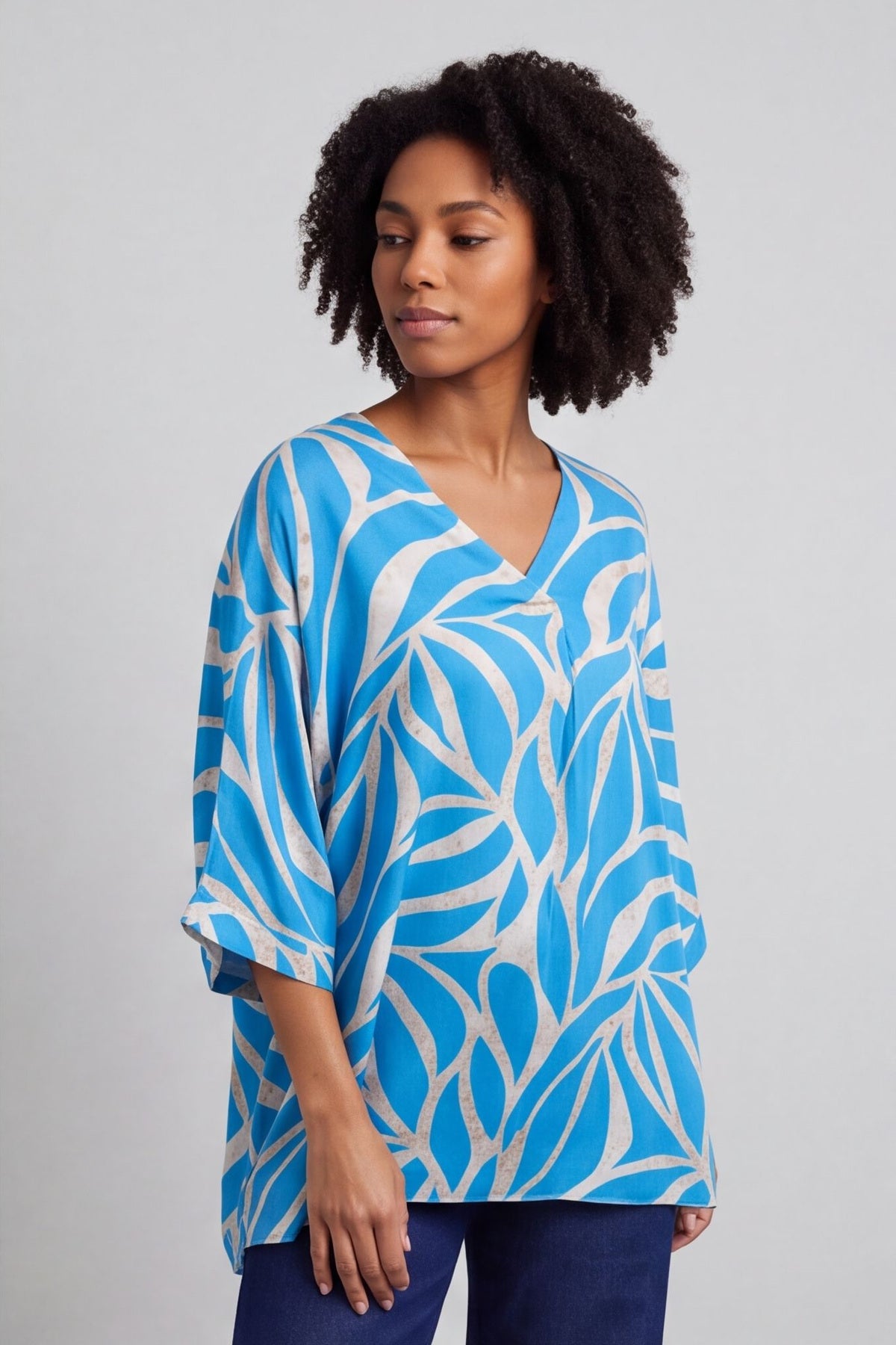 Morgan Print V-Neck Top Blue – image 3 of 6