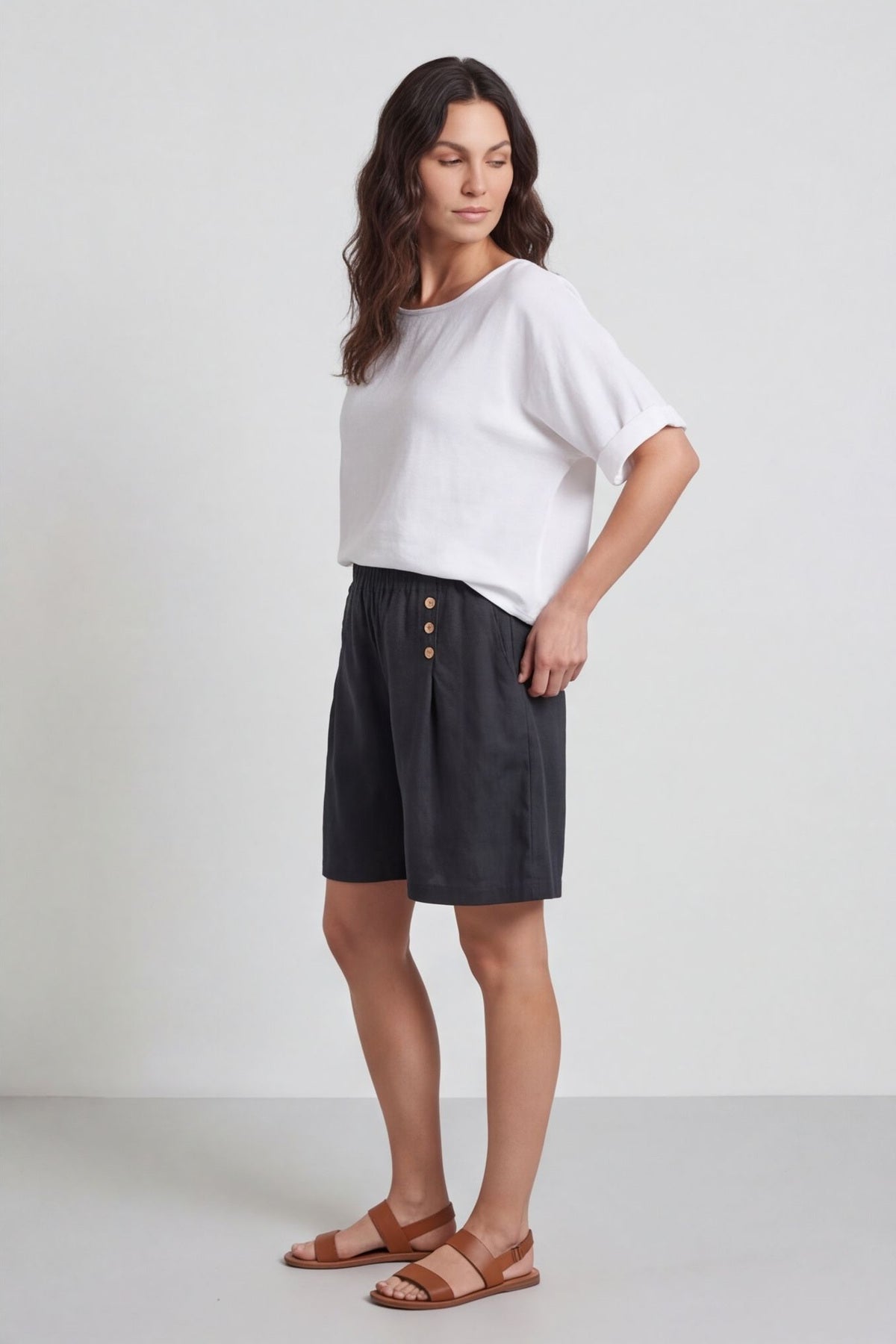 Arielle Linen Blend Shorts Black – image 3 of 6