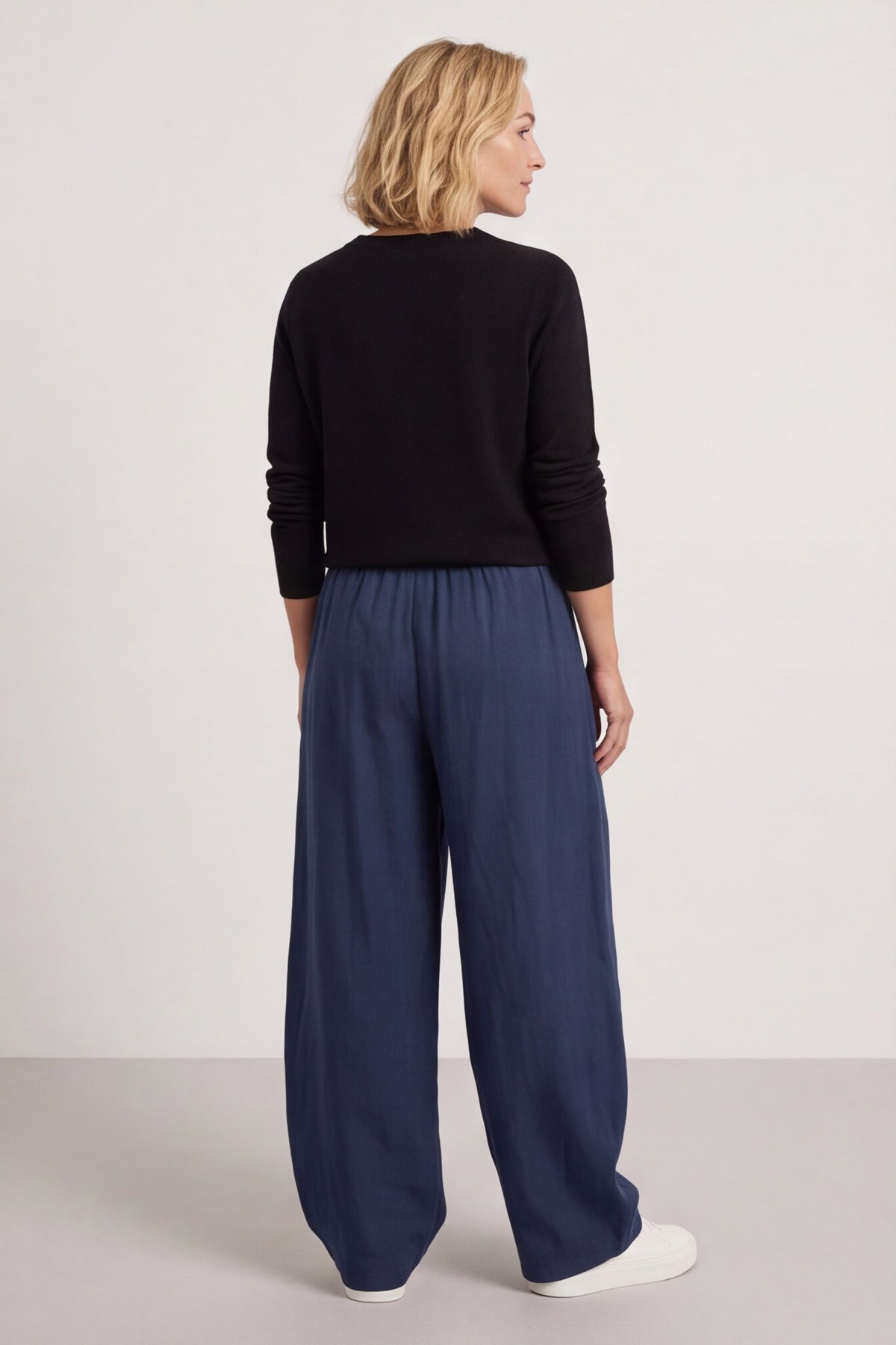 Clarisse Button Pocket Linen Trousers Navy – image 4 of 6