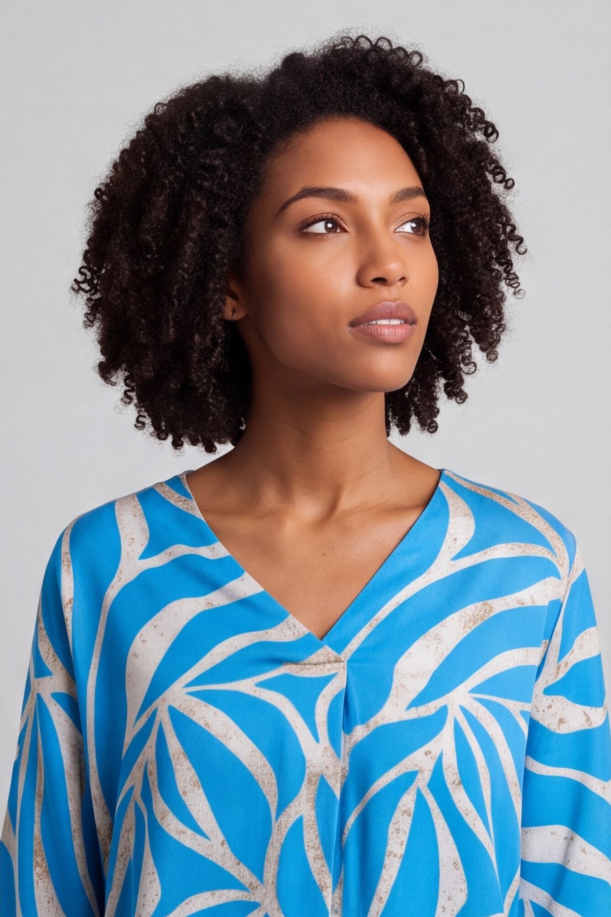 Morgan Print V-Neck Top Blue – image 5 of 6