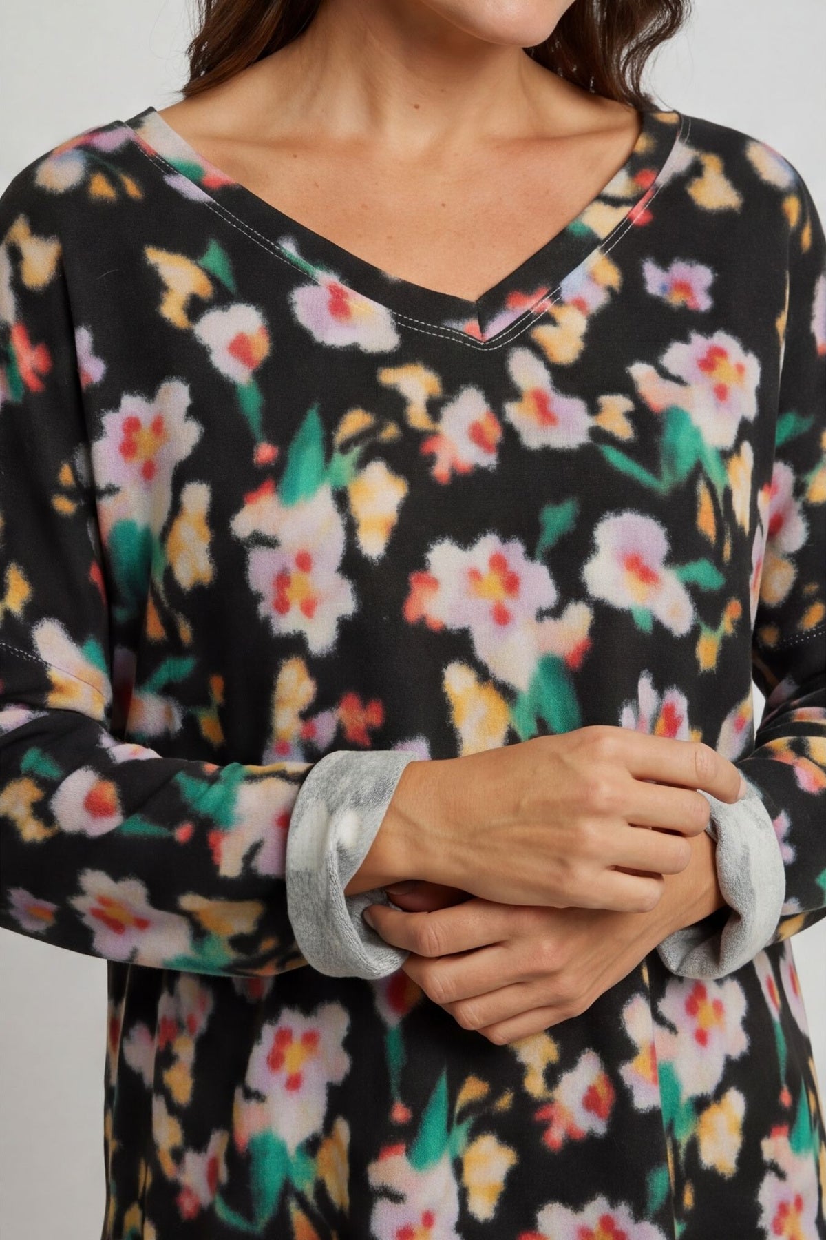 Kirsty Flower V-Neck Knit Top Black – image 5 of 6