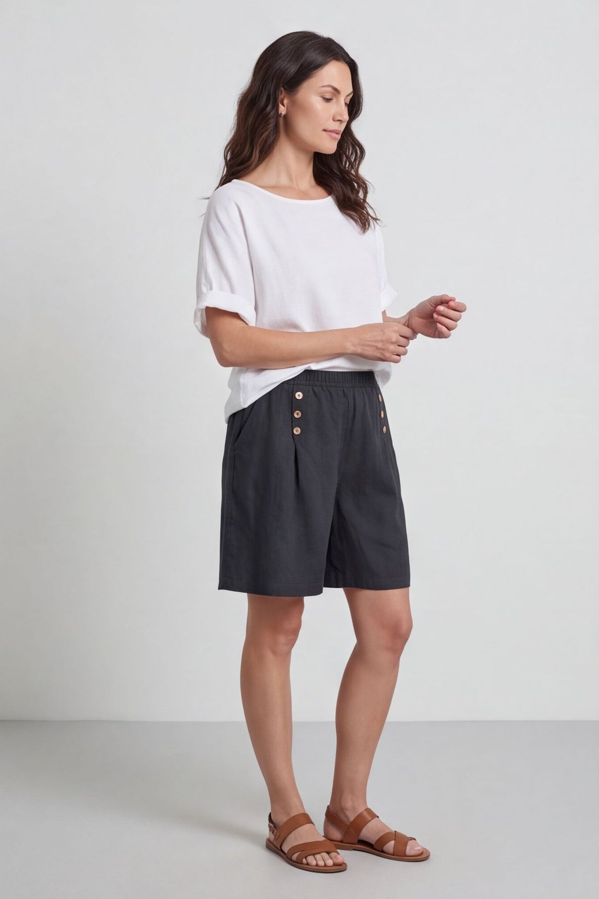 Arielle Linen Blend Shorts Black – image 5 of 6