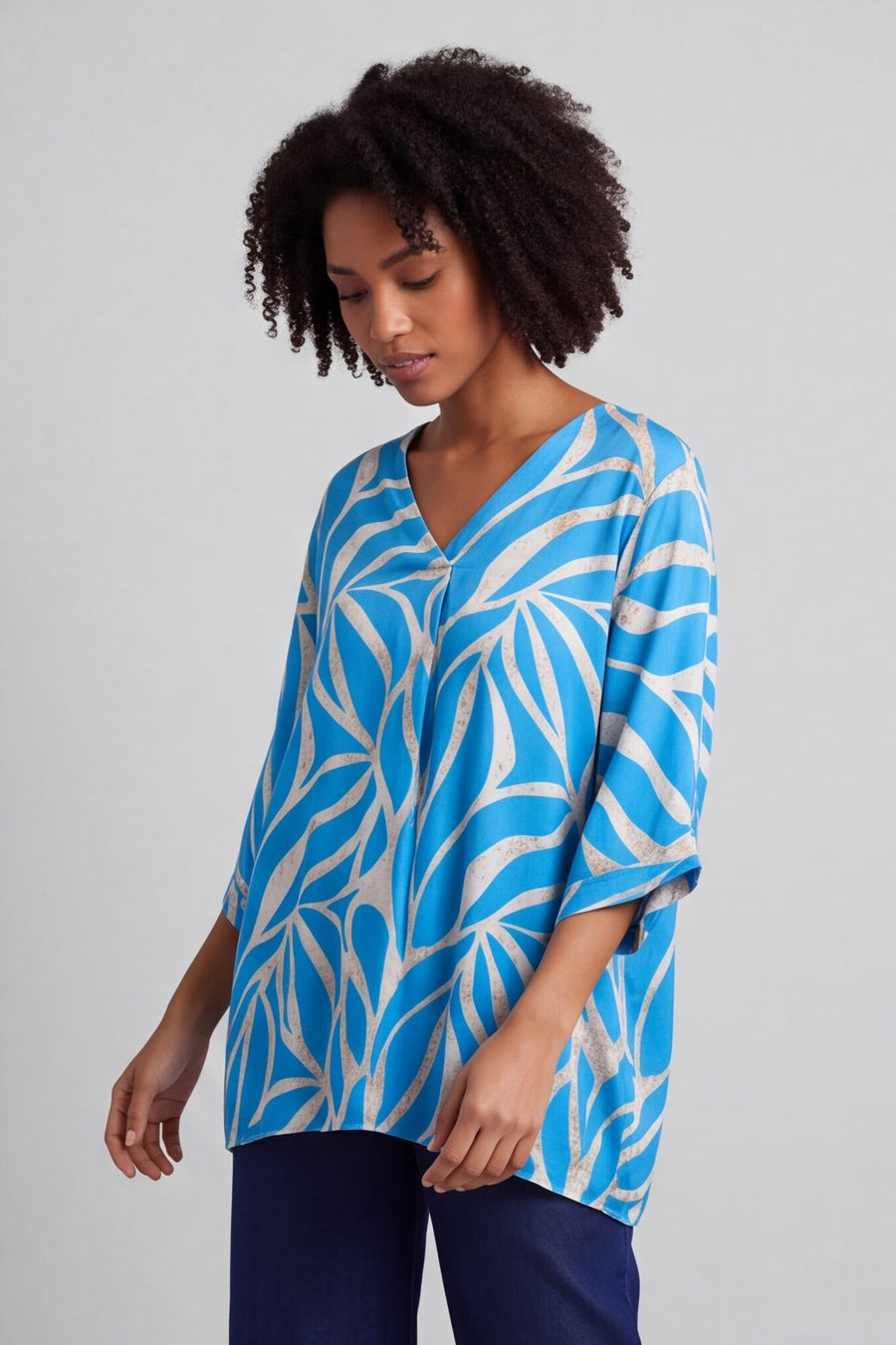 Morgan Print V-Neck Top Blue – image 6 of 6